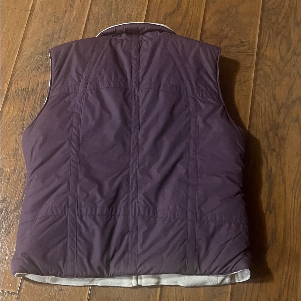 NWOT IZOD Women's Purple and White Puffer Reversible Vest - Picture 8 of 16